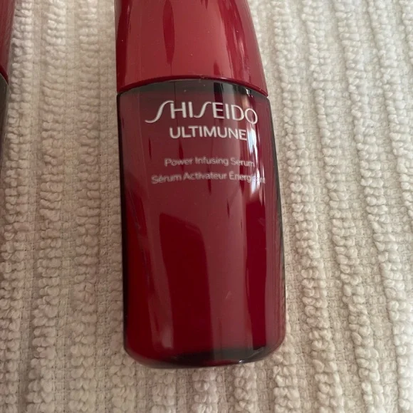 Shiseido 5 piece Red Beauty products set - Picture 6 of 7